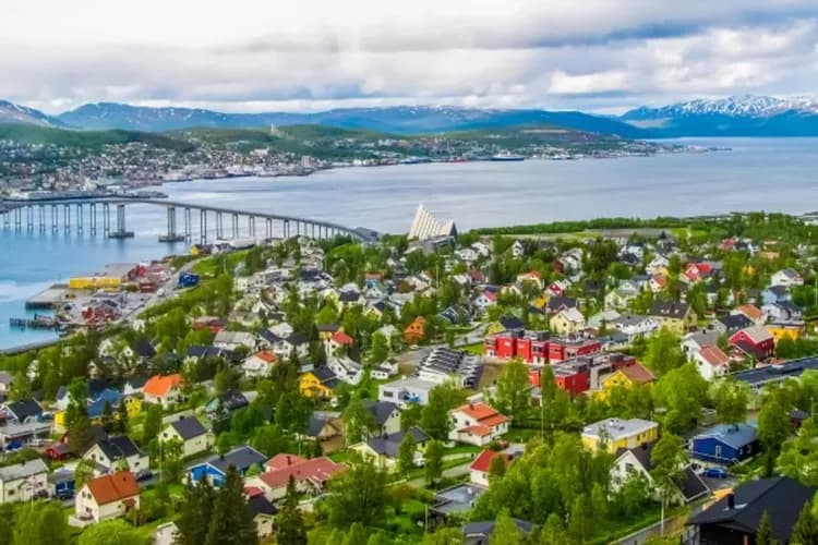 北極圈、幸福極光~羅浮敦群島、登高纜車動物園、皮艇捕蟹體驗、住宿傳統漁屋11日-9