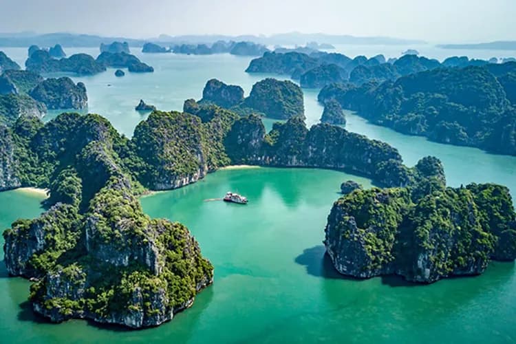 下龍灣(海上桂林;聯合國世界遺產目錄)