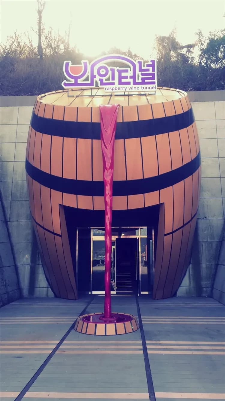 歡慶復航|釜山三大主題|樂天探索樂園.伽耶主題塗鴉秀.刺激精彩滑車.天空膠囊列車.漫步海岸路(一站彩妝)五日|高雄-5