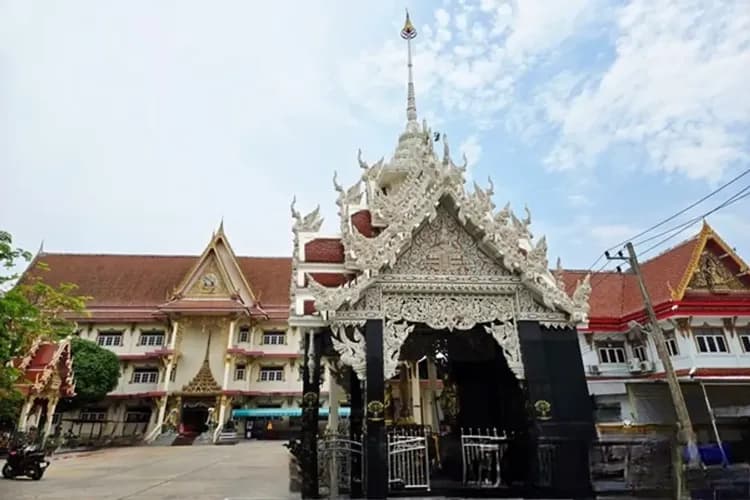 華欣曼谷輕奢享~安帕瓦府漫遊、玩樂園二選一、龍波本廟咬錢虎、三晚五星飯店5+1日-10