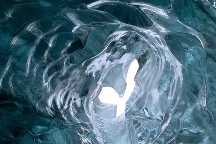 藍冰洞-藍冰洞探險(專業嚮導解說)