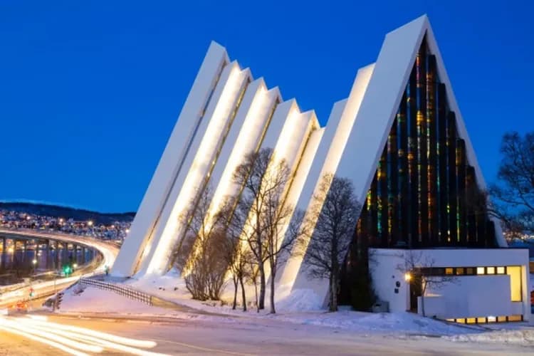 幸福北極圈~羅浮敦群島、動物園皮艇捕蟹、纜車傳統漁屋、漩渦海鷹狩獵之旅12日-6