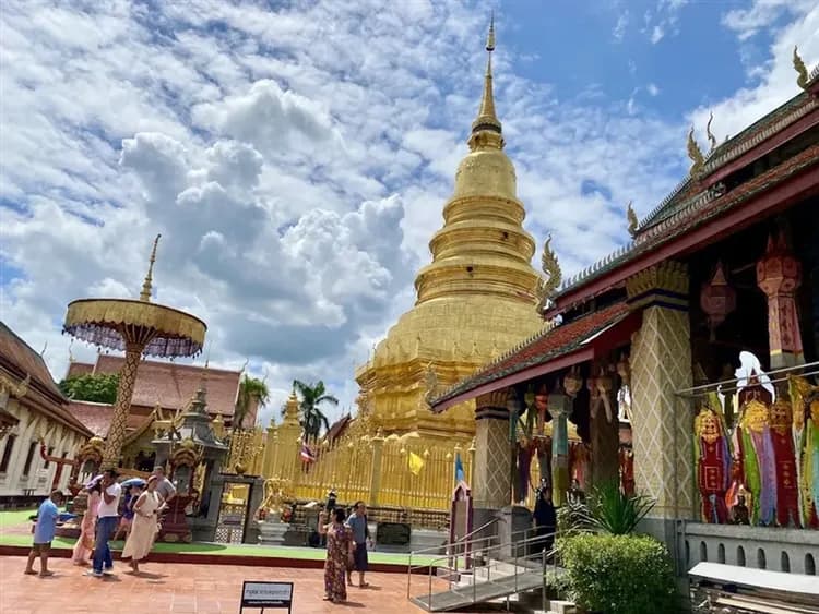 清邁旅遊|渡假村2晚,彩虹洞穴,復古火車,南奔古城,木雕彩繪,米其林推薦餐x海鮮宴,無購物5日-6