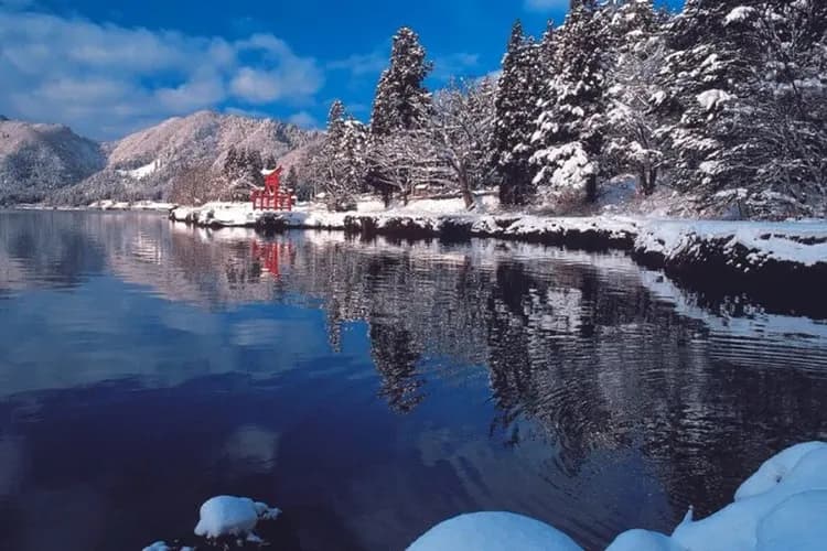 田澤湖(觀光局提供)-田澤湖琉璃美景