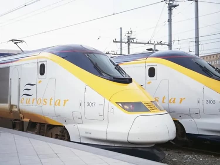 歐洲之星高速列車(聖潘克拉斯++巴黎;約2小時30分)