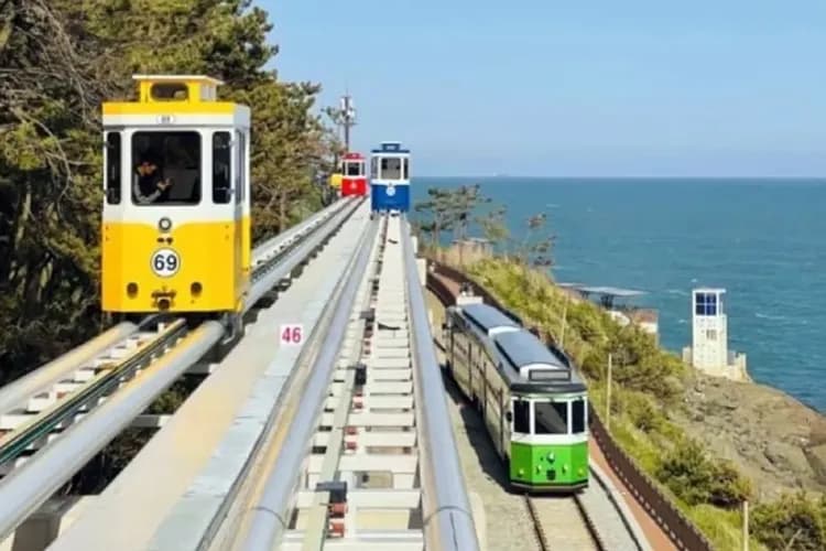 海雲台藍線公園-天空膠囊列車(尾浦++青沙浦;車程約30分鐘)