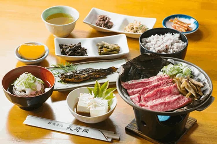 ※圖片僅供參考,實際餐食內容將依當日現場食材及餐廳安排為主。-日本特色料理