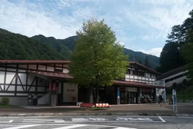 雪壁亮晶晶~立山黑部、童話合掌村、金澤兼六園、上高地輕健行五日-12
