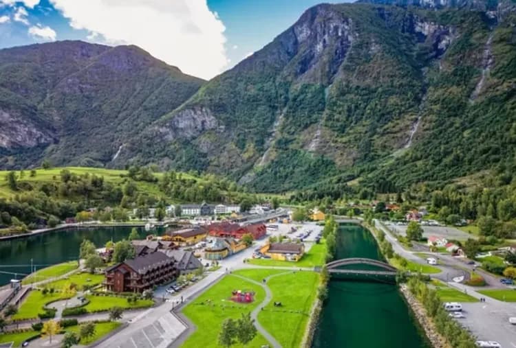 【名人郵輪至極號 早鳥享優惠】尋幽探訪挪威峽灣、都鐸王朝絕代風華、重返維京傳奇11日-9