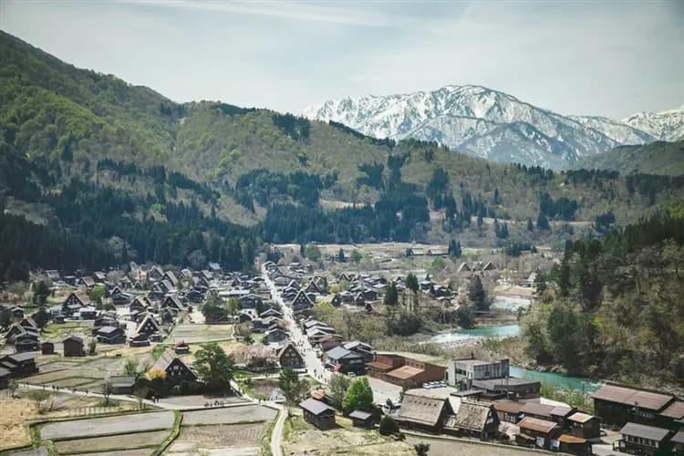 三零深度北陸全覽8日|限量立山雪牆~上高地輕健行!黑部峽谷鐵道.合掌村古民家.金箔體驗.伊勢神宮|四晚溫泉.兩晚萬怡-12