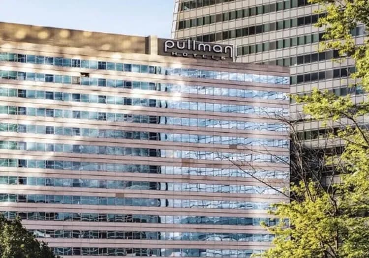 法國飯店, hilton團,LA DE FESNSE