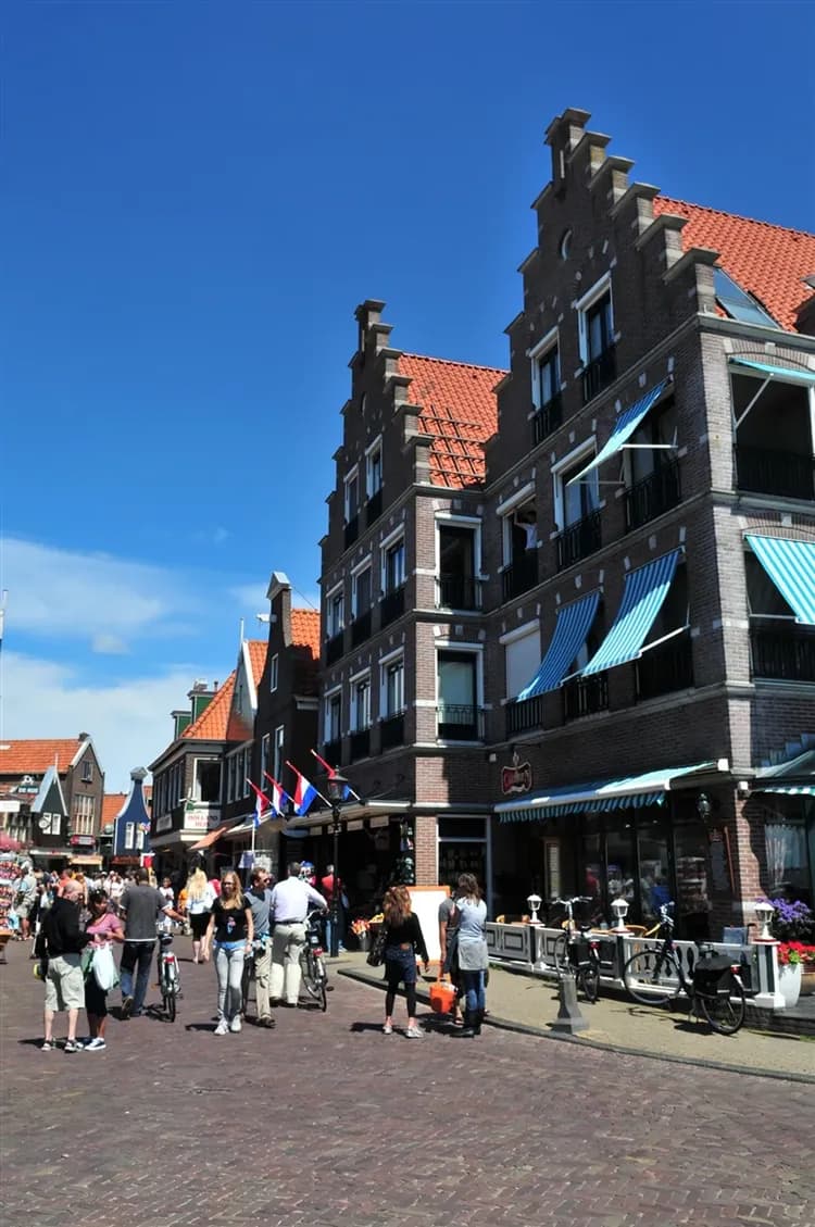 花季經典荷比法|庫肯霍夫花園、童話羊角村、梵谷森林、庫勒慕勒美術館、布魯日老城、羅浮宮、三遊船10日-17