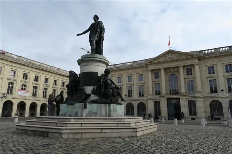緩慢荷比法旅遊|期間限定花季庫肯霍夫花園.阿姆斯特丹.巴黎.羊角村.比利時私房小鎮.四遊船.加贈盧森堡公國12日-8