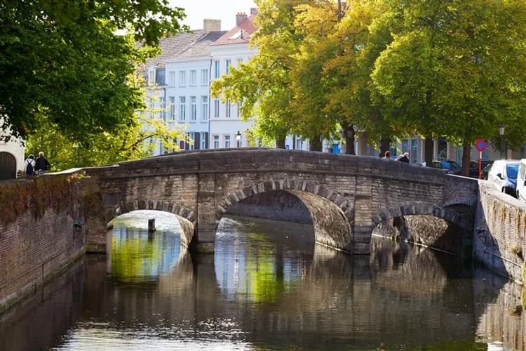 緩慢荷比法旅遊|期間限定花季庫肯霍夫花園.阿姆斯特丹.巴黎.羊角村.比利時私房小鎮.四遊船.加贈盧森堡公國12日-15