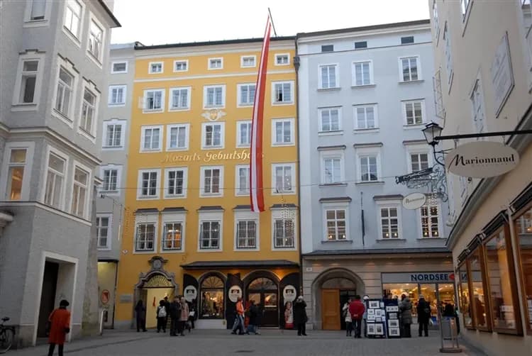 春遊折3000│經典奧捷10日│兩晚五星,熊布朗宮,布拉格城堡,庫倫諾夫,十二角峰纜車,皮爾森體驗館-11