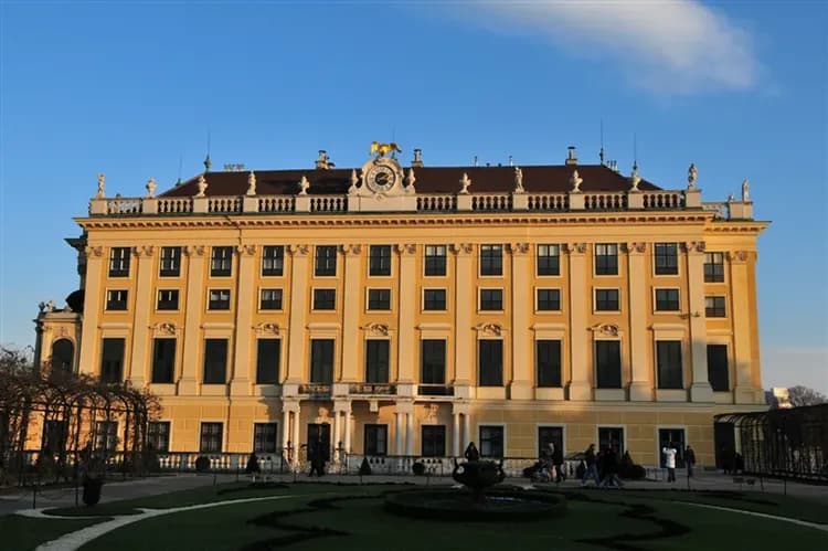 春遊折3000│經典奧捷10日│兩晚五星,熊布朗宮,布拉格城堡,庫倫諾夫,十二角峰纜車,皮爾森體驗館-7