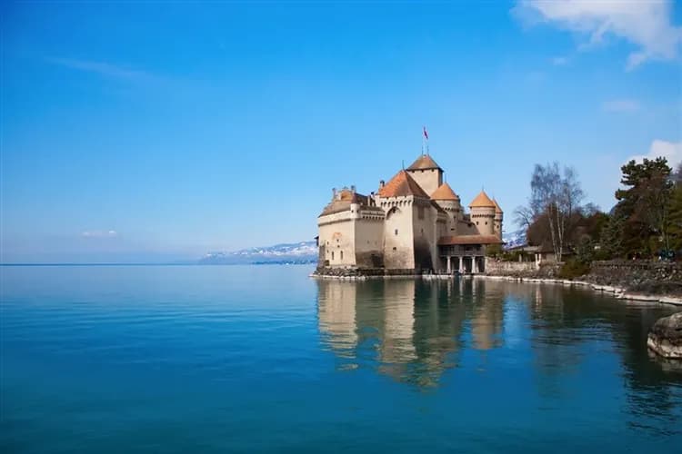愛戀純瑞士三峰10日|馬特洪峰.少女峰.瑞吉峰.黃金列車.圖恩湖遊船.絕美藍湖.品酒列車.西庸古堡.萊茵瀑布-16