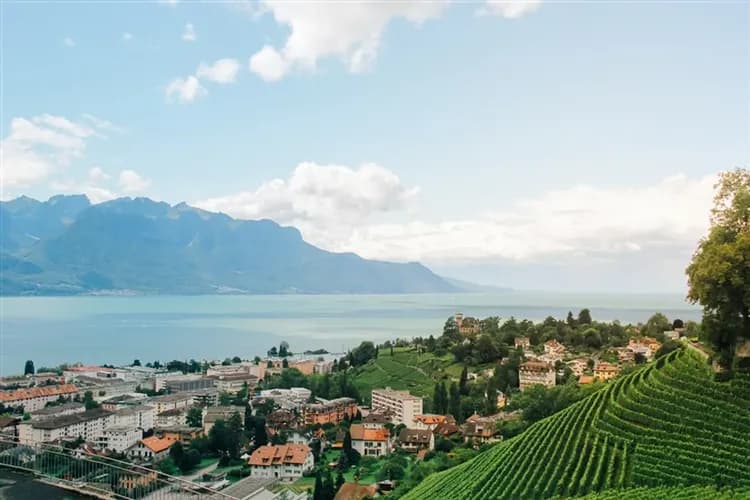 愛戀純瑞士三峰10日|馬特洪峰.少女峰.瑞吉峰.黃金列車.圖恩湖遊船.絕美藍湖.品酒列車.西庸古堡.萊茵瀑布-9