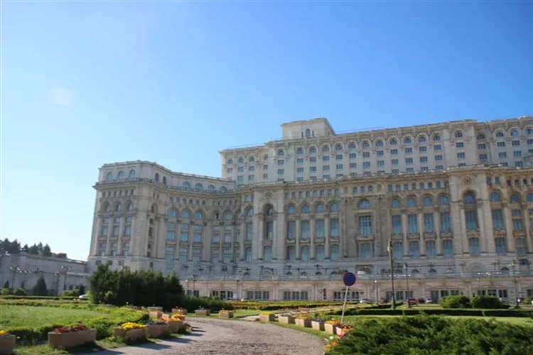 玩樂369經典巴爾幹7國全覽15日|黑山共和國、阿爾巴尼亞、北馬其頓、科索沃、保加利亞、羅馬尼亞、塞爾維亞(早班機)-13