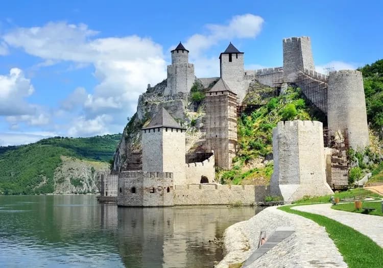 哥魯拜克堡壘 Golubac Fortress