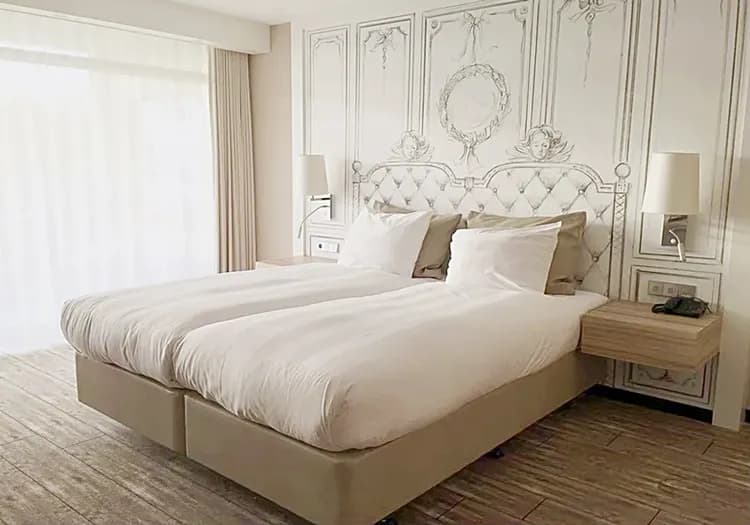 荷蘭飯店, 阿姆斯飯店, Van der Valk