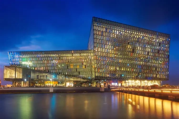 玩樂369經典冰島縮影10日│斯奈山半島、南海岸、金環之旅、騎冰島馬、冰河健行、溫泉冰河湖、時尚巴黎-17