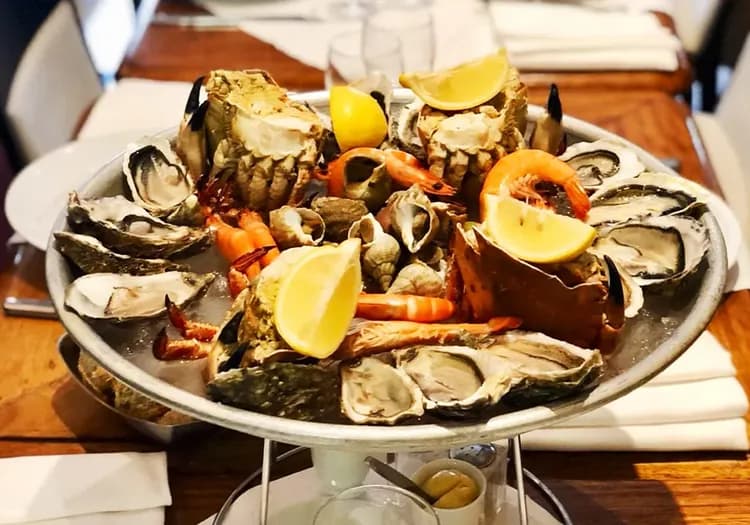 法國旅遊, 巴黎餐廳,法國經典菜餚,烤田螺,海鮮拼盤