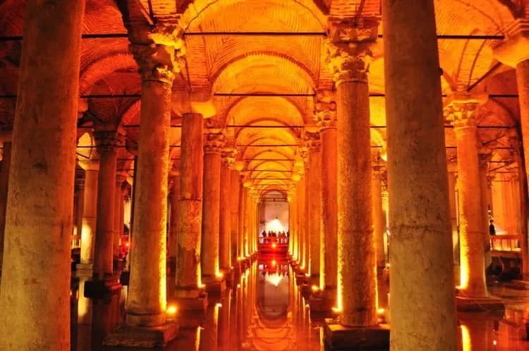 【限GO土耳其、熱氣球升空】雪白棉花堡、水宮殿布爾薩、世界文化遺產、兩晚洞穴風格飯店10日(當天抵達)-12