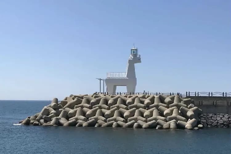 紅白小馬燈塔-梨湖紅白馬小燈塔