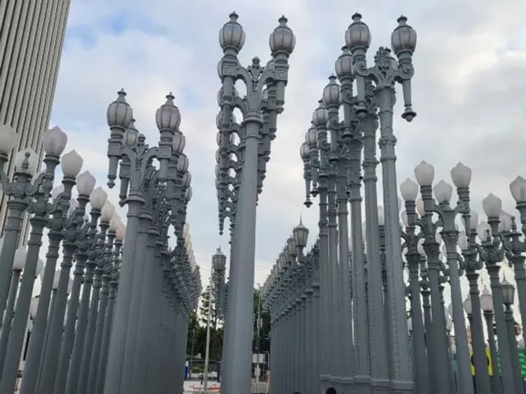 美西雙城喜迎春~兩大主題樂園、峽谷天空步道、經典賭城夜遊、OUTLET購物八日-5