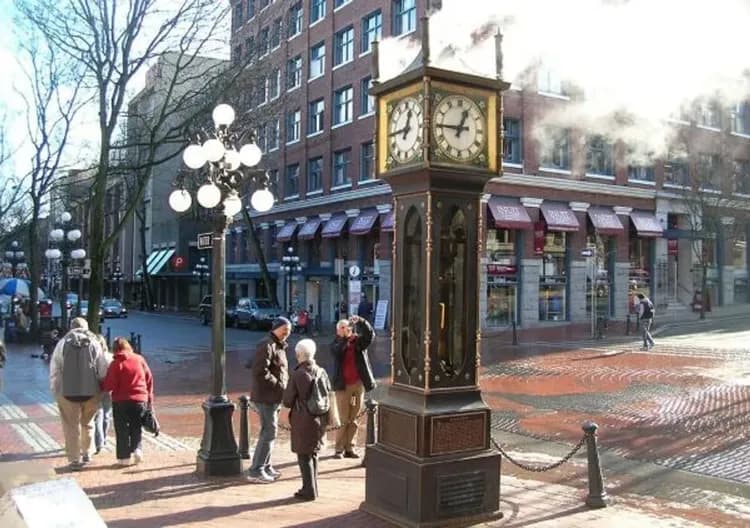 舞動的精靈~黃刀鎮極光(三晚)、狗拉雪橇體驗、愛戀溫哥華、浪漫西雅圖10日-9