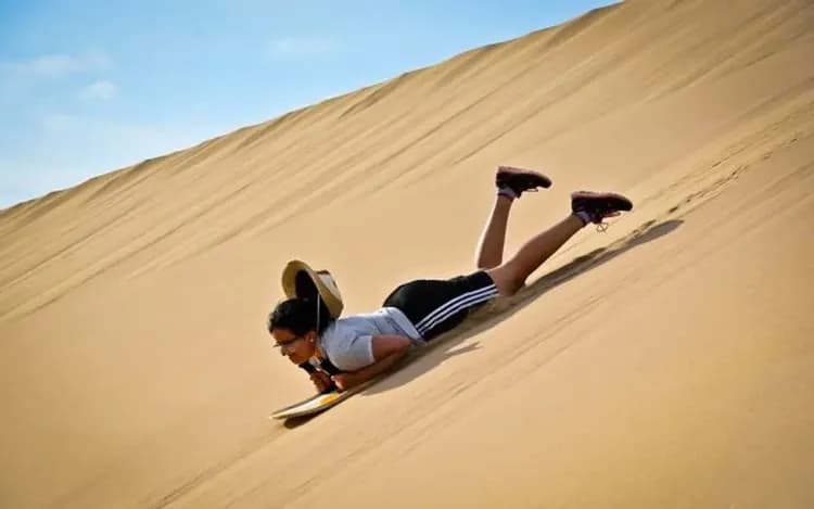 滑沙體驗-帕拉卡斯(吉普車衝沙+滑沙體驗)