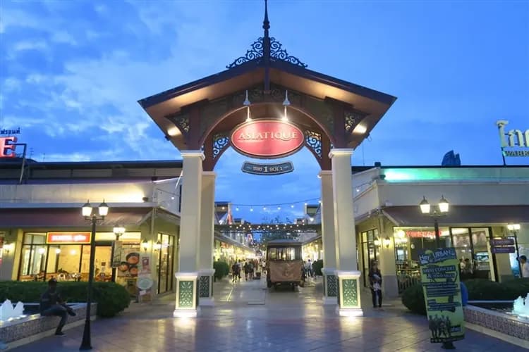 就愛泰國│曼谷一房一廳酒店兩晚,北碧賽福瑞長頸鹿,玻璃天空棧道,水上泡泡咖啡廳,五星飯店海鮮自助餐,鄭王廟五日-6