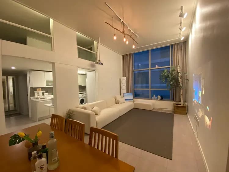 Clean & comfortable accommodation in Seomyeon Station in the center of Busan[MRT 5mins, 99m2)-10