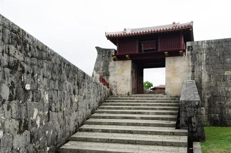 平日企劃|沖繩旅遊|全程無自費餐|古宇利~跨海大橋.時尚購物.暢遊海博館.琉球傳統文化四日|免小費|再升等A級飯店1晚-7