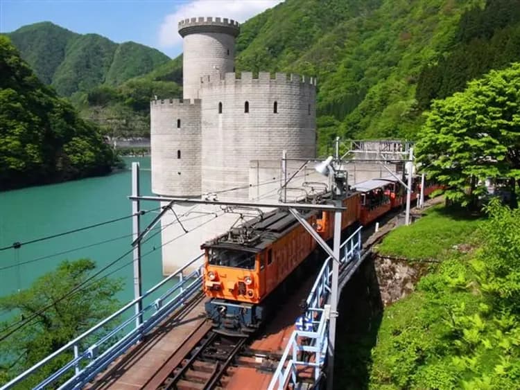 宇奈月黑部峽谷鐵道小火車