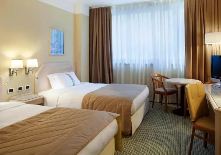 拿坡里市區飯店