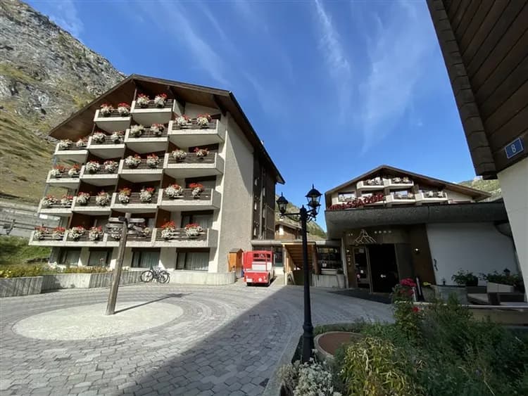 玩樂369經典瑞士旅遊|少女峰,馬特宏峰,白朗峰,黃金列車,冰河列車,伯連納列車10日|夏季版-7