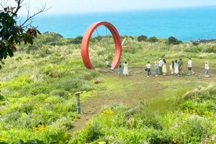 橙色巨大鞦韆(涉地可支)-濟州島上魅力的世界著名建築師作品