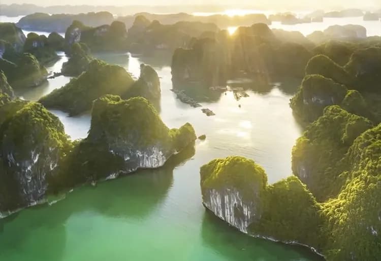 下龍灣(海上桂林;聯合國世界遺產目錄)