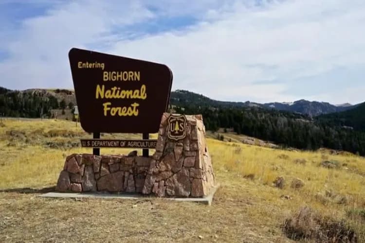 【早鳥最高省5000】勇闖黃石仙境、四大總統巨石、六大國家公園、八大私房秘境15日-11