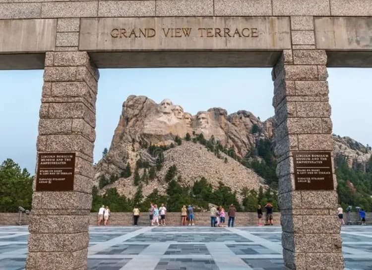 羅斯摩爾山國家紀念公園(四大總統巨石)-四大總統巨石