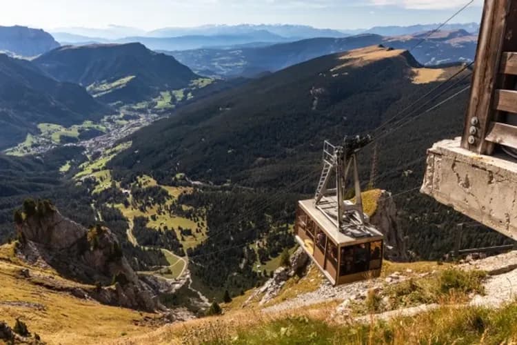 【義大利F1大獎賽、決賽保證席】探索多洛米堤、瓦雷多三尖峰、聖瑪達萊娜、法拉利博物館、米蘭三晚連泊12日-7