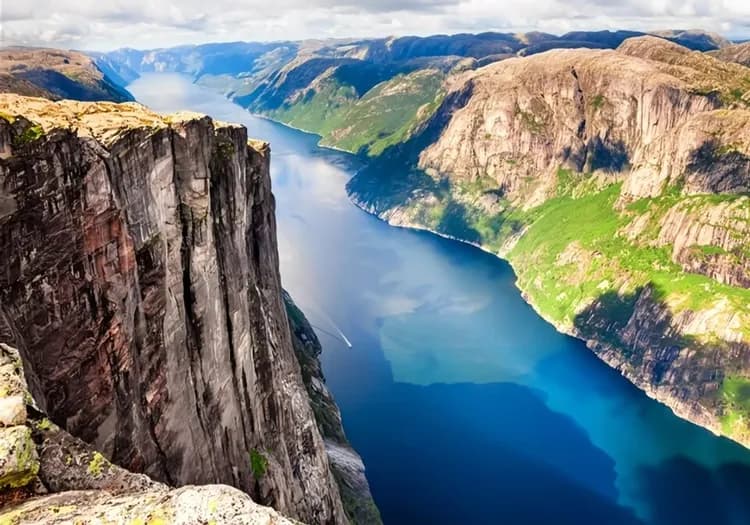 挪威旅遊,挪威景點推薦,呂瑟峽灣,聖壇岩,Pulpit Rock