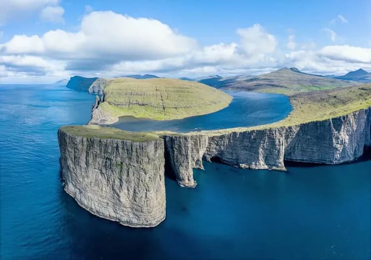 丹麥旅遊, 法羅群島, 法羅群島景點推薦, 海上懸湖 Sørvágsvatn