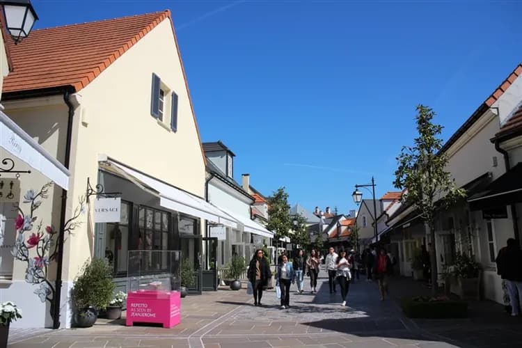 好運發發發|荷比法│漫遊大城小鎮.三遊船巡禮.仙境羊角村.北海小漁村.經典羅浮宮.印象梵谷.巴黎時尚購物10日-11