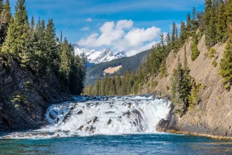 【加拿大楓情、早鳥享優惠】露易絲湖城堡、四大國家公園、五大名城漫遊、尼加拉瀑布13日-9