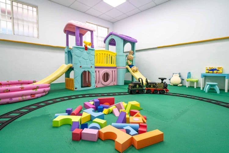 Hualien Baodong Colorful Nest B&B with slides, barbecue, singing, electric mahjong, near Dongdamen Night Market-2