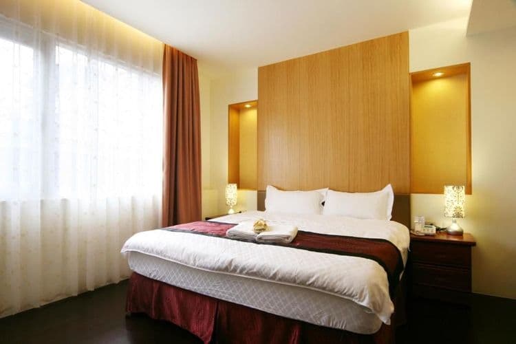 Minghu Bed and Breakfast-3