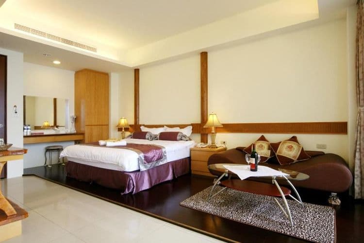 Minghu Bed and Breakfast-5